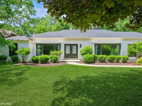 38 Lancaster Ln, Lincolnshire, IL 60069