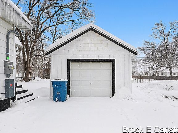 4th image of 2614 Riordan St
