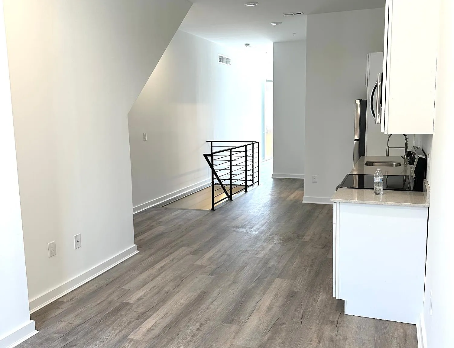 3 bed, 1410 sqft, $1,600 — Photo 2
