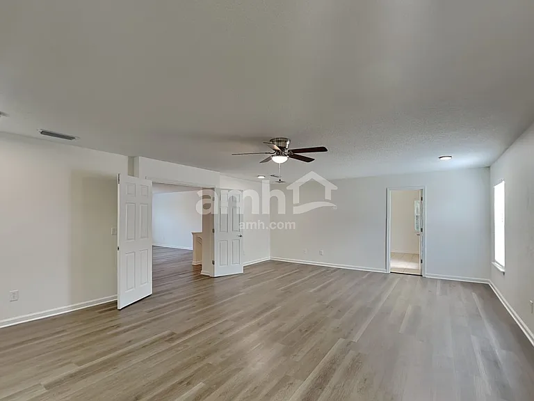 385 Bostwick Cir — Photo 13