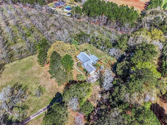 3rd image of 578 Dixie Rd