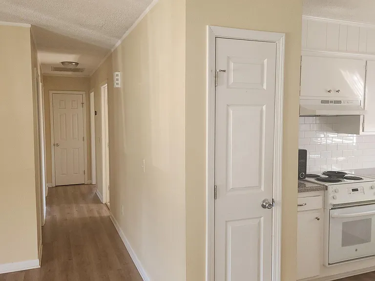 5318 Lawrence Dr — Photo 12