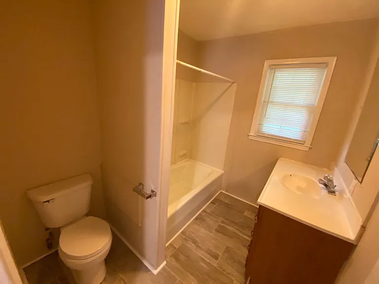 106 Cantrell Dr — Photo 16