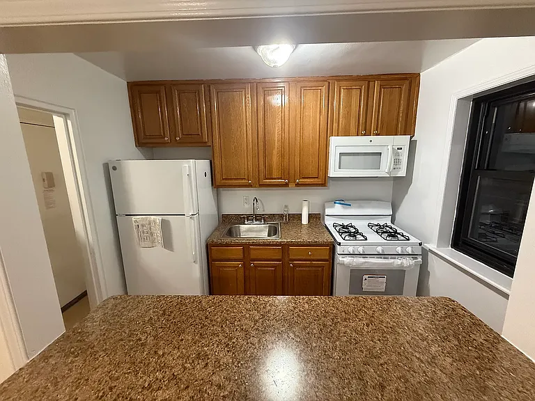 20-52 Crescent St #2A — Photo 3