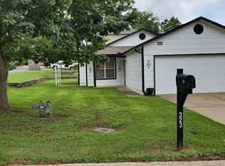 323 E 40th Pl, Sand Springs, OK 74063