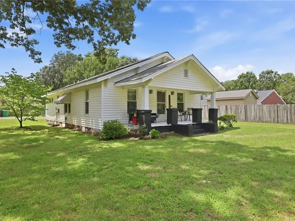 106 Crestwood Cir, High Point, NC 27260