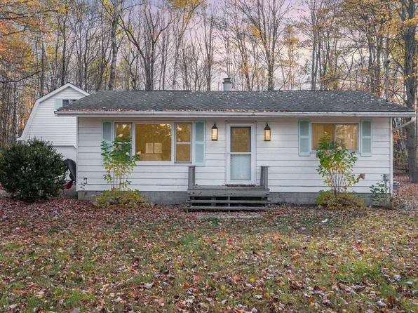 926 Kaypat Dr, Hope, MI 48628