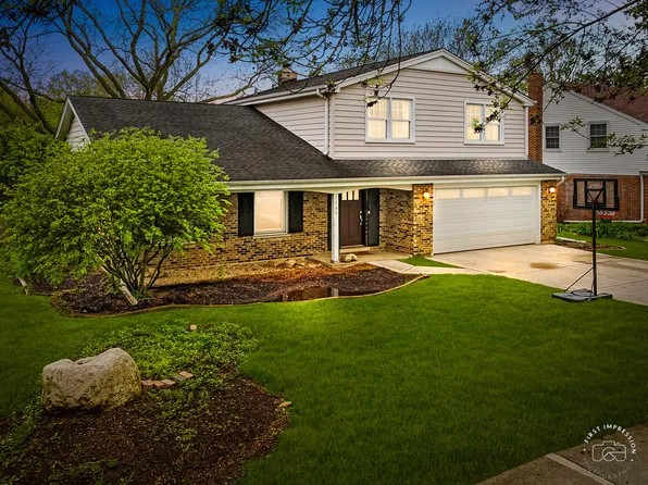 1545 Chippewa Dr, Naperville, IL 60563