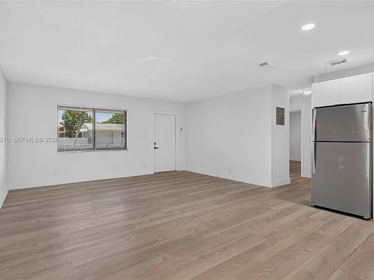 615 NE 26th St #7 — Photo 6