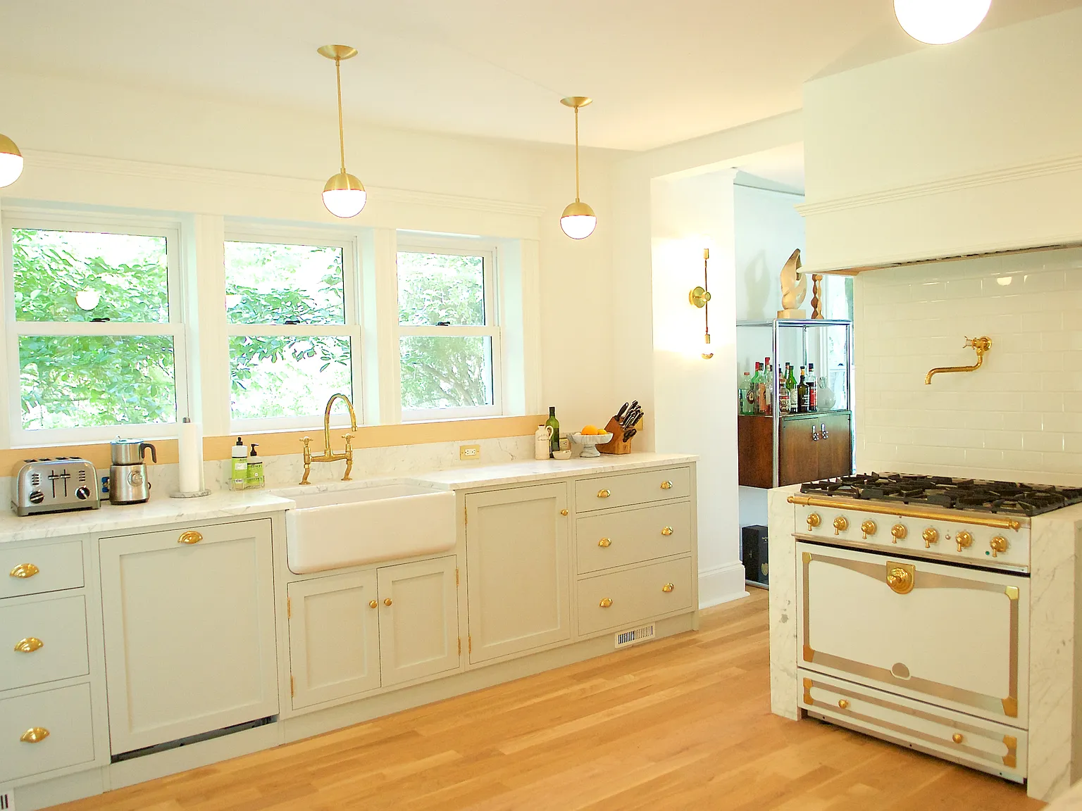English Country Farmhouse — Photo 4
