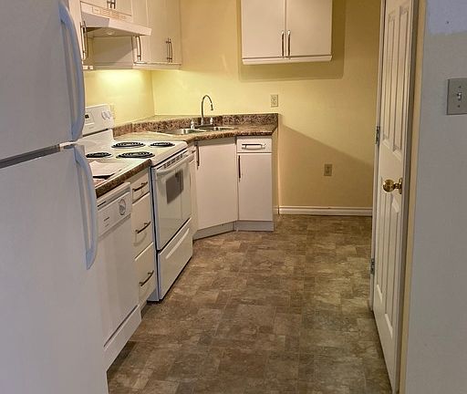 2nd image of 2527 38a St NW