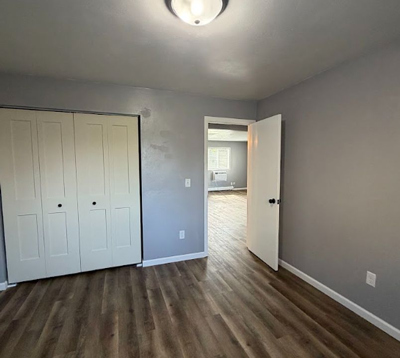 1st image of 440 W Calumet St APT 2