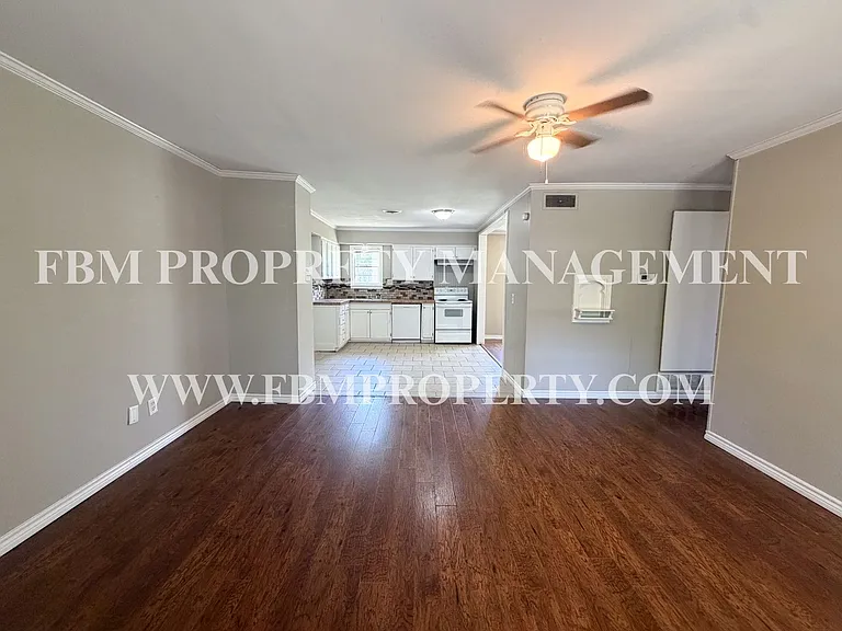 3015 Winfield Dr — Photo 4