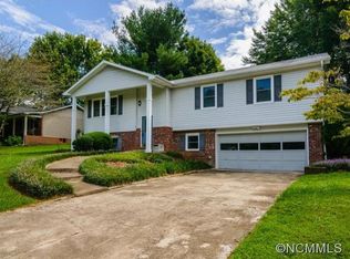 7 Fox Hollow Ct, Arden, NC 28704