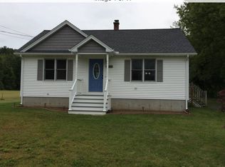 408 Rock Valley Rd, Holyoke, MA 01040