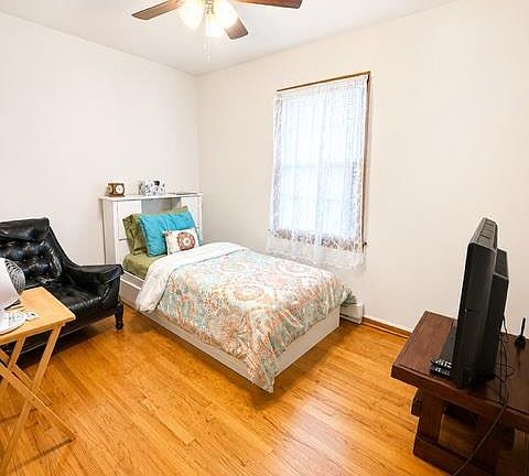 4th image of 223 Thomas St