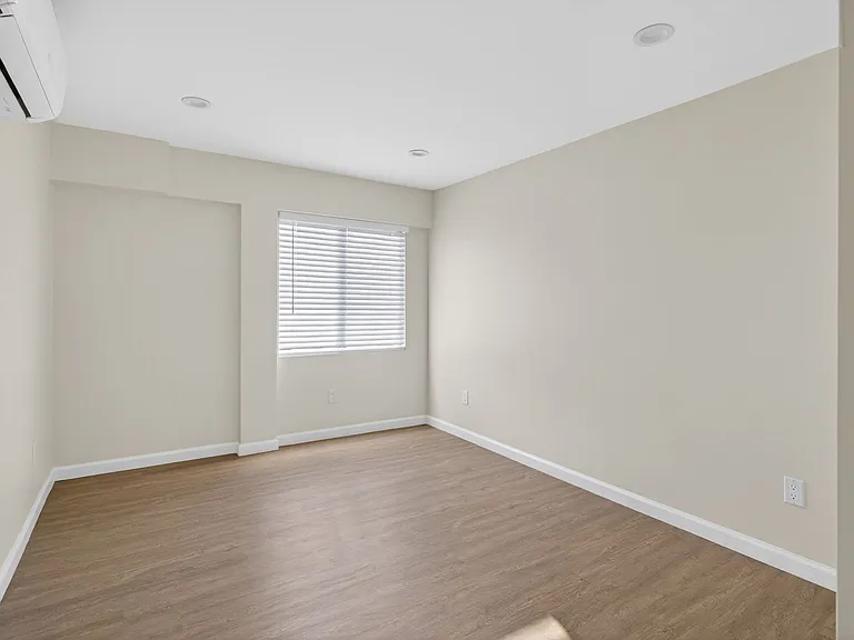 1751 Cabrillo Ave — Photo 23