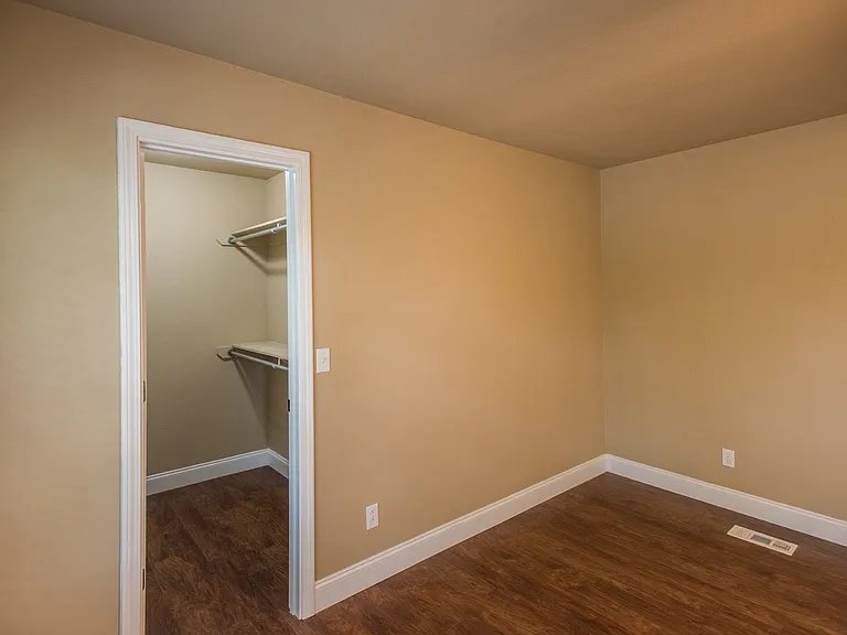 2096 E Honeysuckle Ln — Photo 10