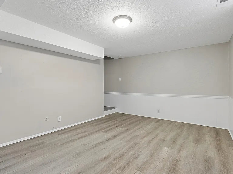 ReNew on Blues Apartments & Townhomes — Photo 14