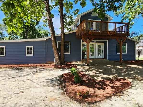 1211 Kiowa Dr E, Lake Kiowa, TX 76240