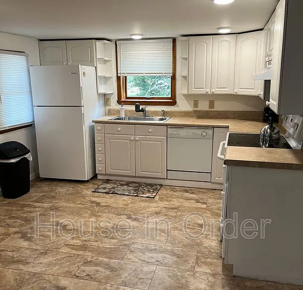 144A Chestnut St — Photo 2