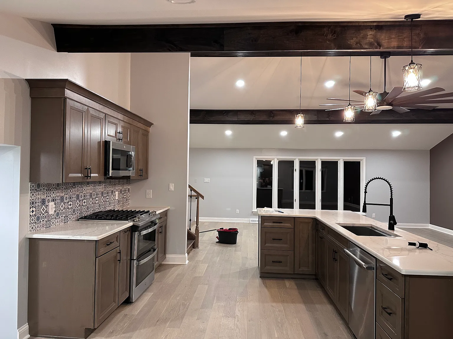 4 bed, 2.5 bath, 2348 sqft, $3,900 — Photo 2