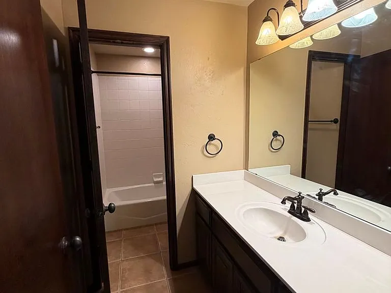 1060 Lost Oak Dr — Photo 19