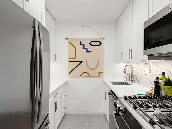3rd image of 45 W 67th St APT 12J