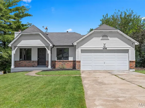 1017 Rosary Tree Ct, Florissant, MO 63031