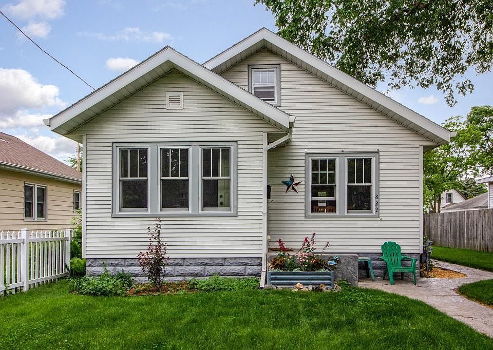 1st image of 822 McKinley Pl S