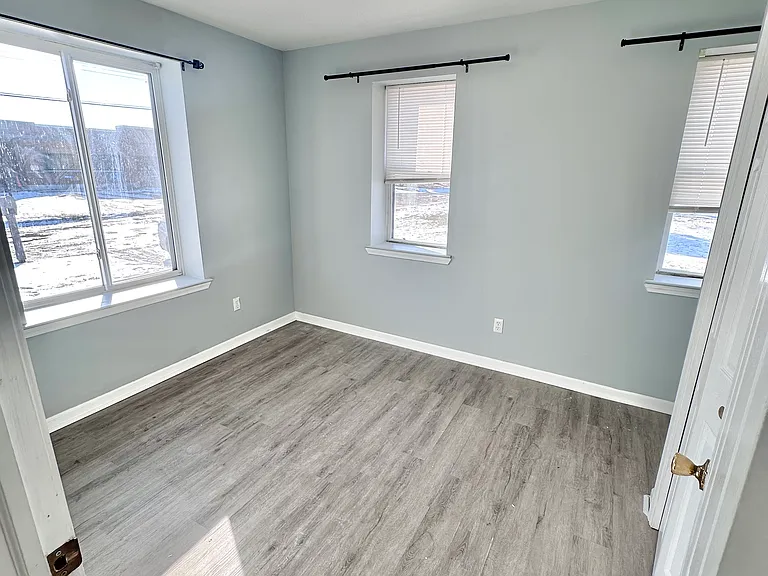 1751 Clara St — Photo 8