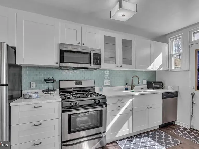 4011 Blaine St NE — Photo 2