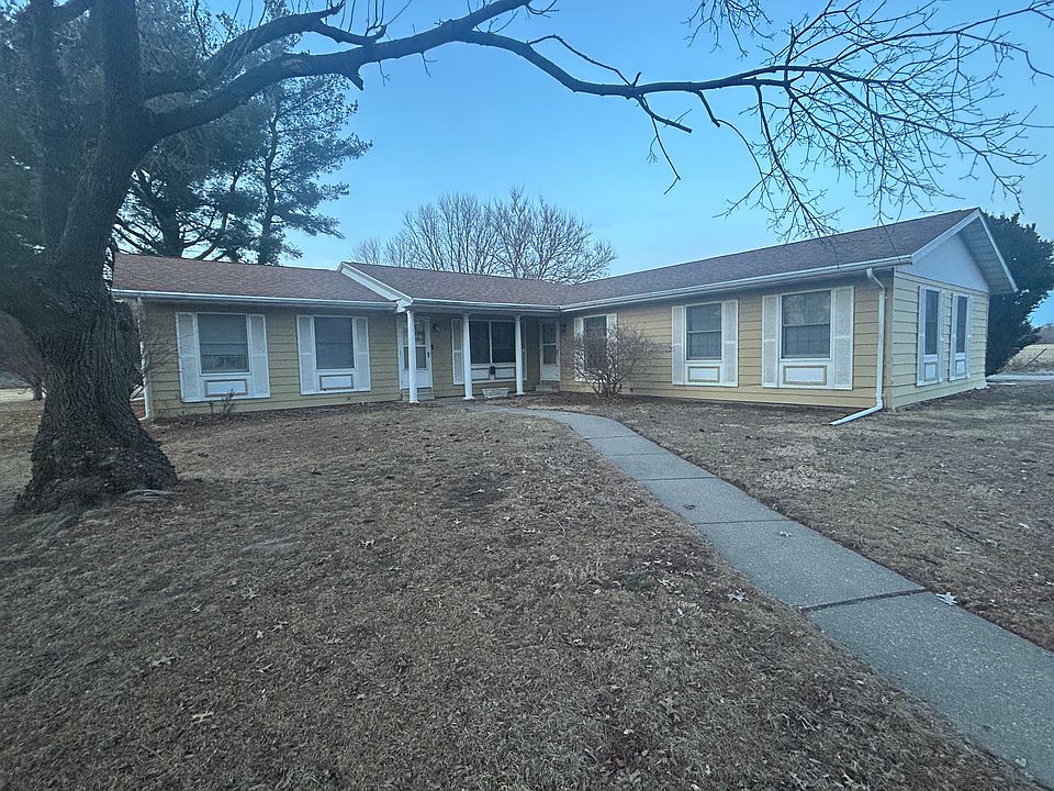 Front of the apartment. Unit located on the right.