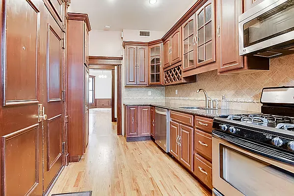 Sold by Compass | media 6