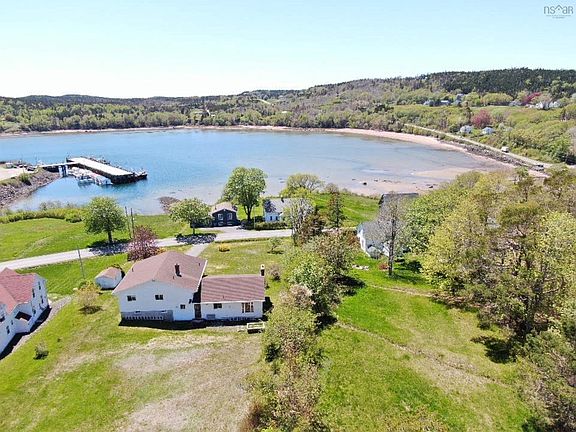 4th image of 445 Sandy Cove Rd