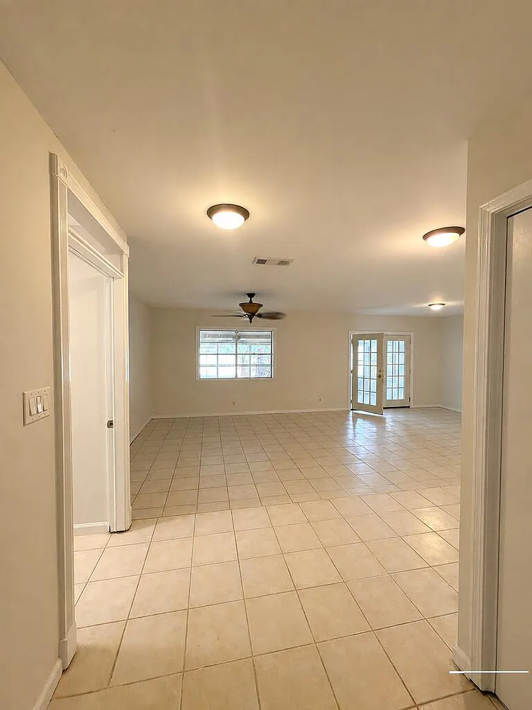 3 bed, 2.0 bath, 1701 sqft, $1,900 — Photo 3