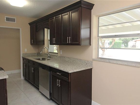 4th image of 821 Alfred Dr