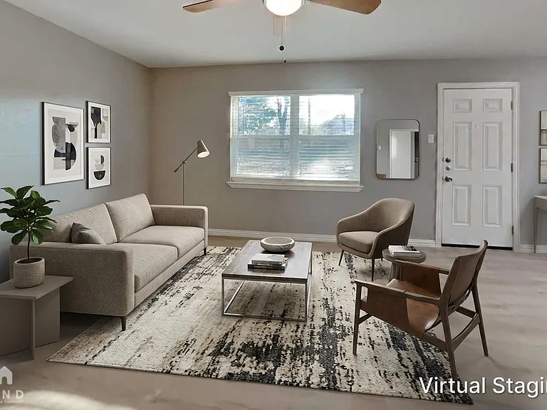 204 E Avenue C — Photo 2