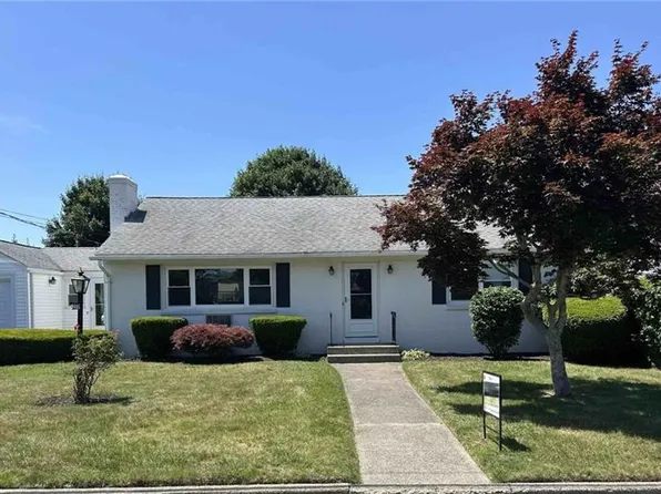 270 Poplar Dr, Cranston, RI 02920