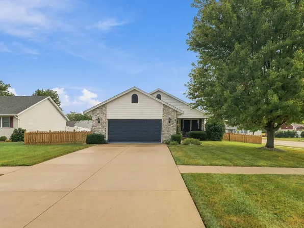 136 N Van Buren Ave, Bradley, IL 60915