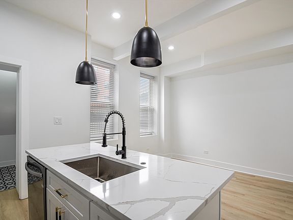 5th image of 1838 N Damen Ave #Gf