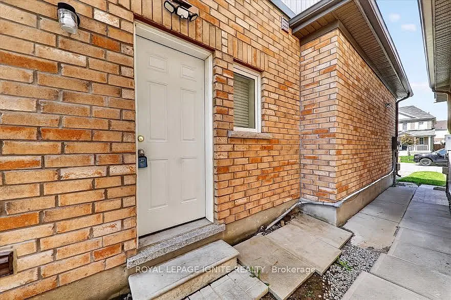 2 bed, $1,800 — Photo 2