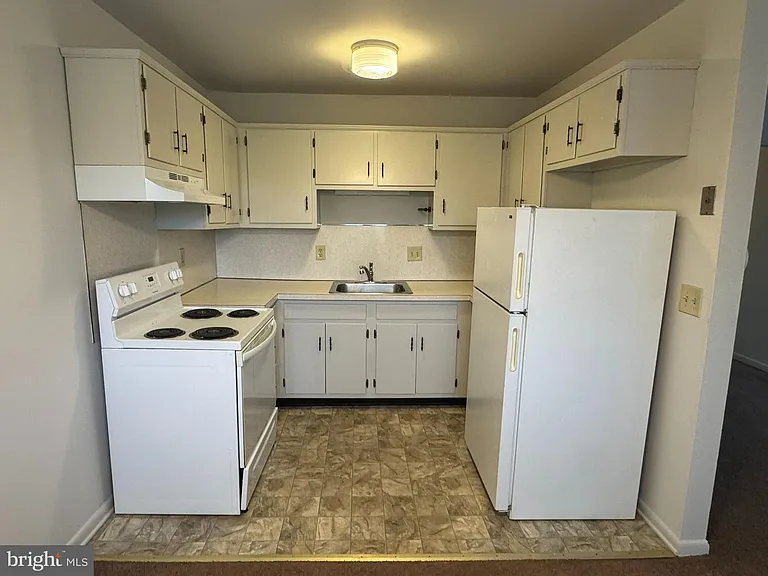 3876 Shadywood Dr #12 — Photo 4