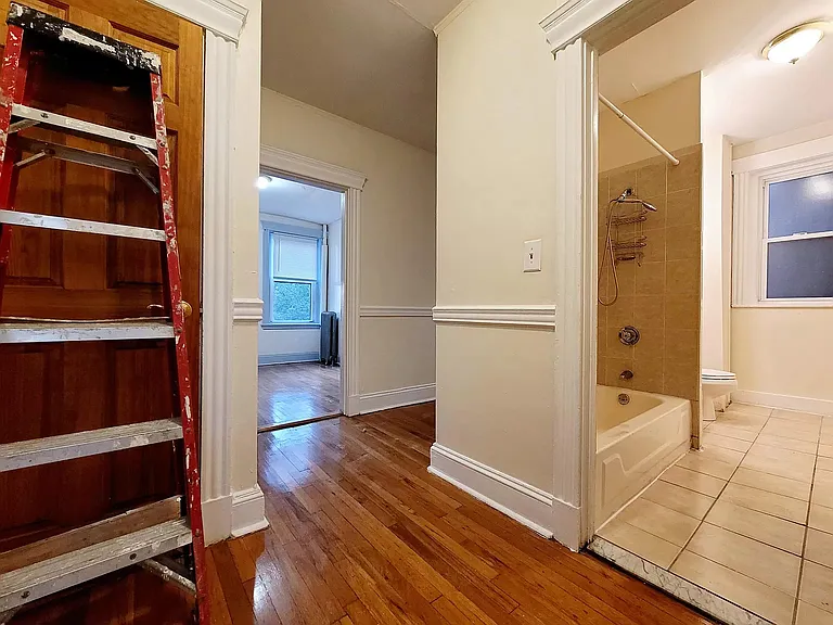 360 Riverway #10 — Photo 4