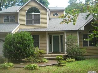 47 Sunny Rd, Saint James, NY 11780