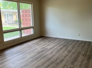 130 S 9th St #104, Hebron, NE 68370