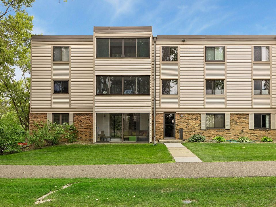 1st image of 10540 43rd Ave N APT 111
