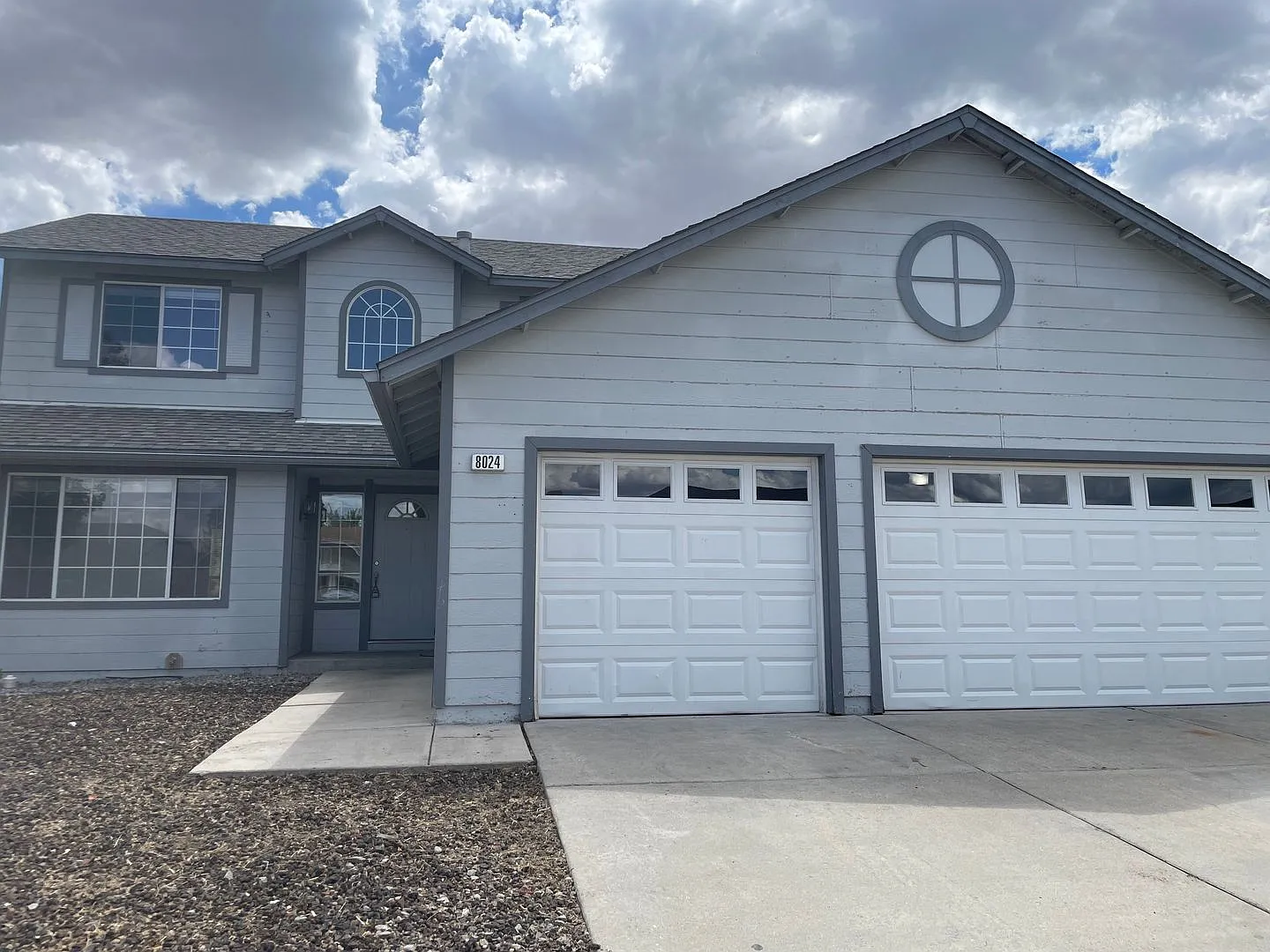 4 bedroom 2 1/2 bath 3 car garage — Photo 2