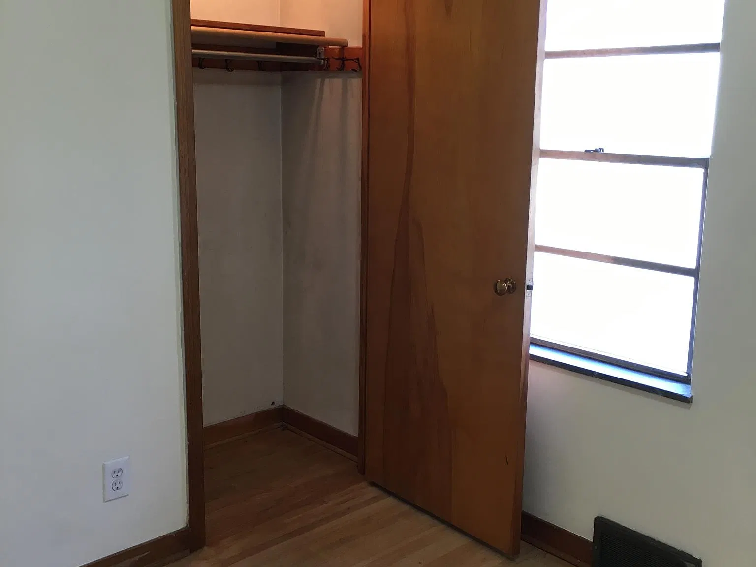 3 bed, 2100 sqft, $1,300 — Photo 3
