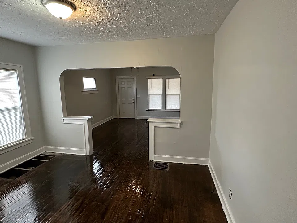 962-964 E 17th Ave